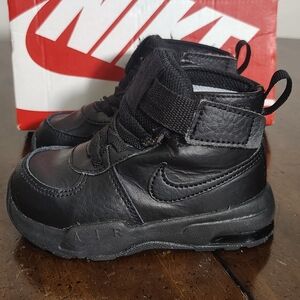 Nike Air Max Goaterra 2.0 Kids Size 6C Boots Shoes Sneakers Black EUC